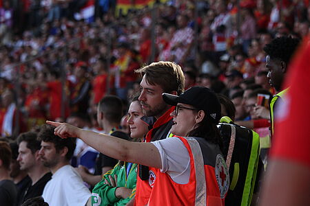 Sanitätskräfte des Berliner Roten Kreuzes im Einsatz bei der Fußball-Europameisterschaft 2024